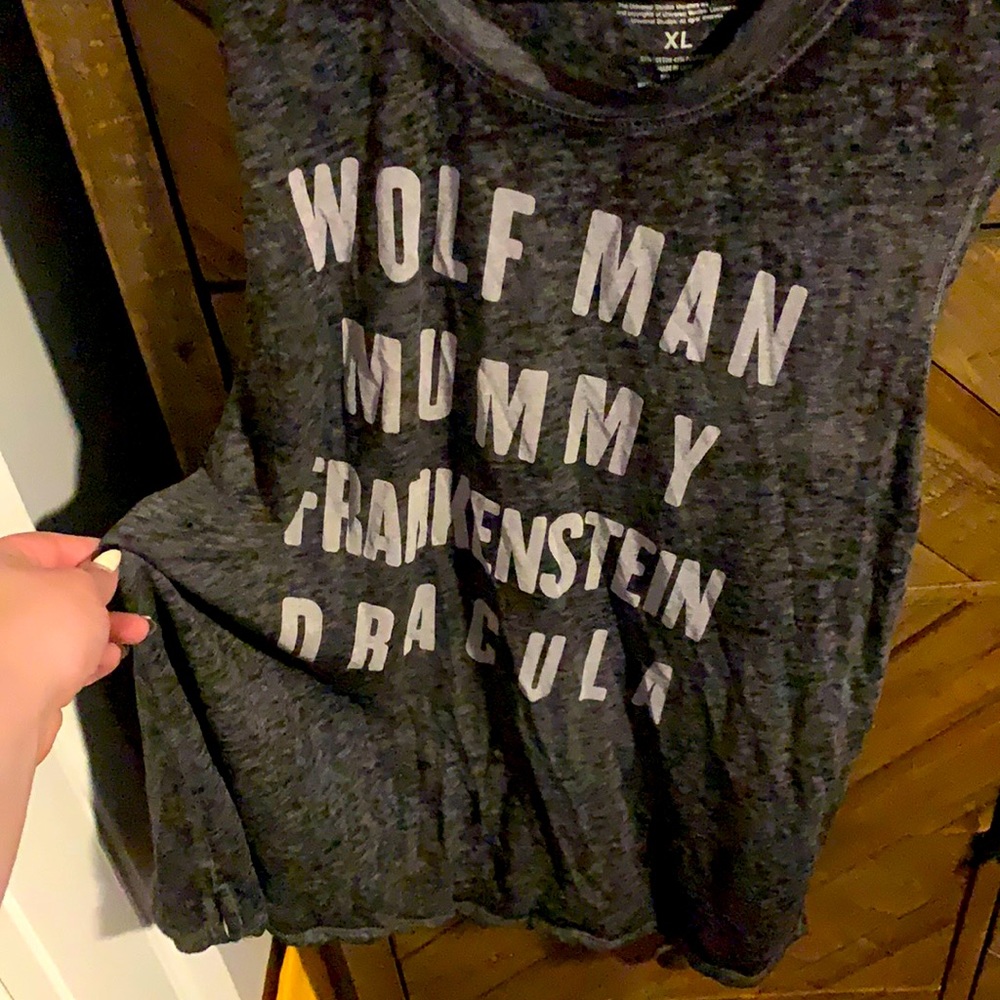 Gray muscle tee, XL, universal studios